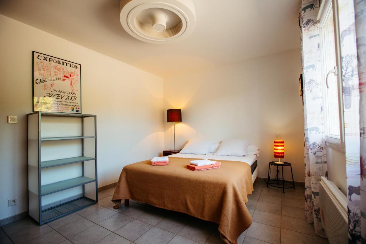Les Villas De Perret Joyeuse Exterior photo