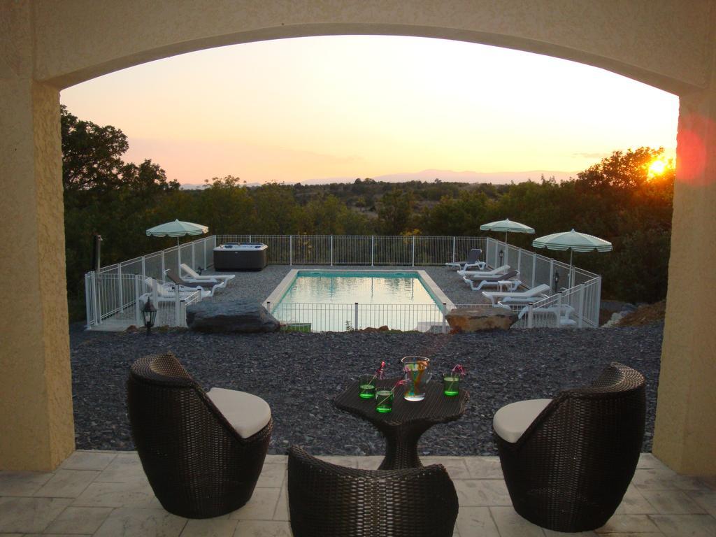 Les Villas De Perret Joyeuse Room photo