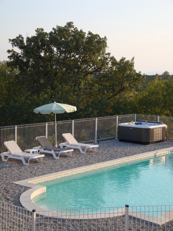 Les Villas De Perret Joyeuse Exterior photo