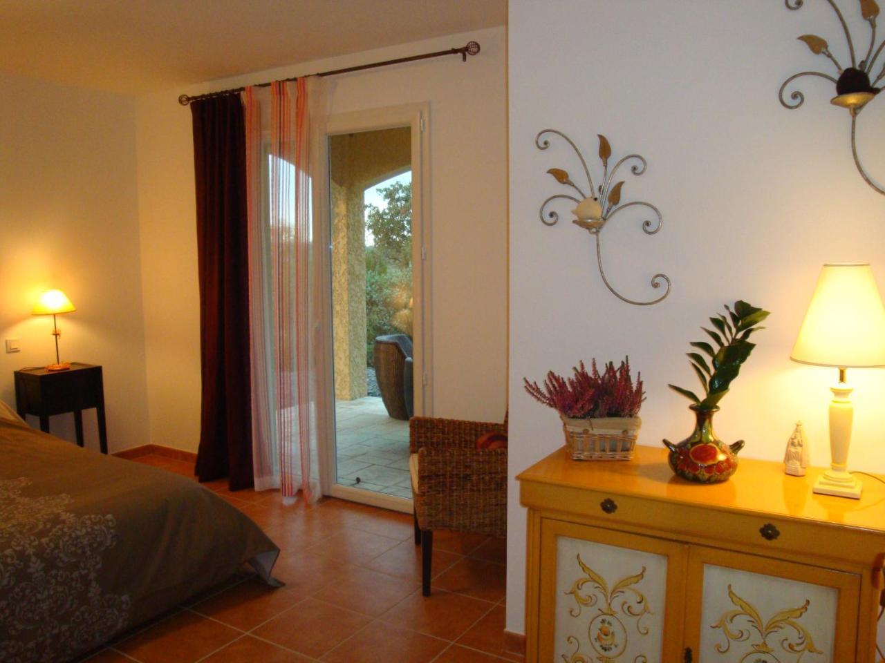 Les Villas De Perret Joyeuse Exterior photo
