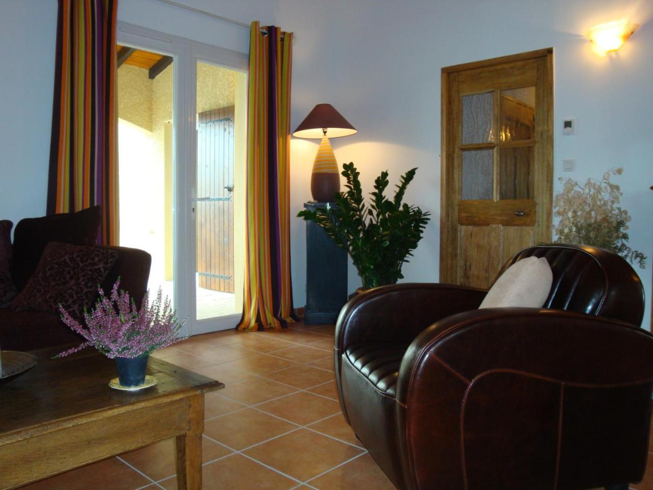Les Villas De Perret Joyeuse Exterior photo