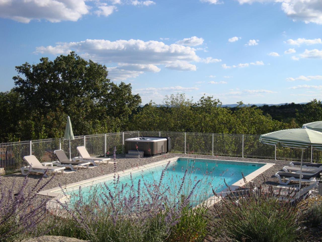 Les Villas De Perret Joyeuse Exterior photo