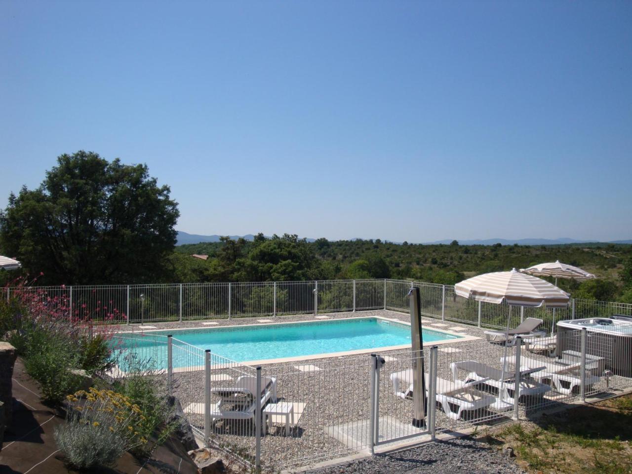 Les Villas De Perret Joyeuse Exterior photo