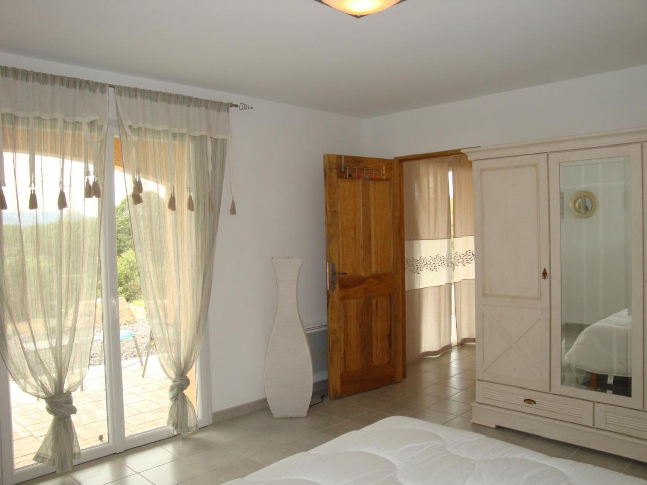 Les Villas De Perret Joyeuse Exterior photo