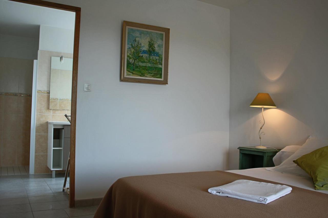 Les Villas De Perret Joyeuse Exterior photo